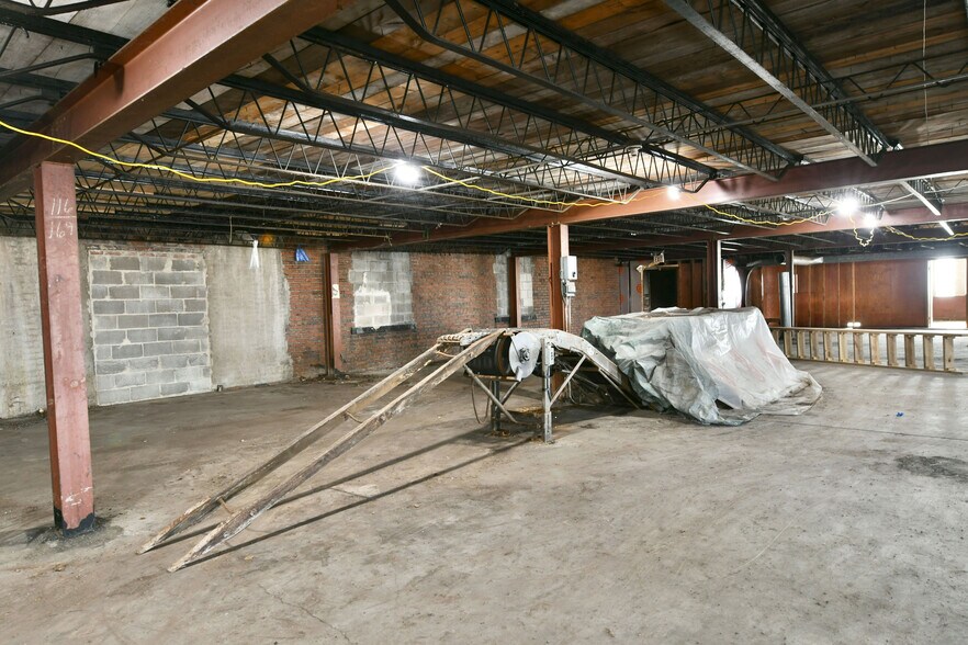 More Photos Of 944 W Rayen Ave, Youngstown Industrial For Sale