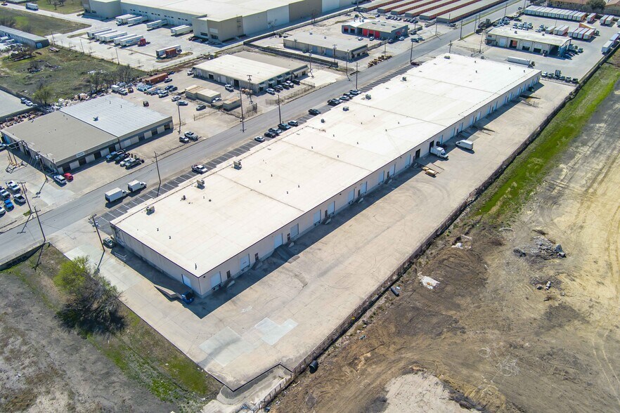 More Photos Of 4727-4751 Center Park Blvd, San Antonio Manufacturing For Lease