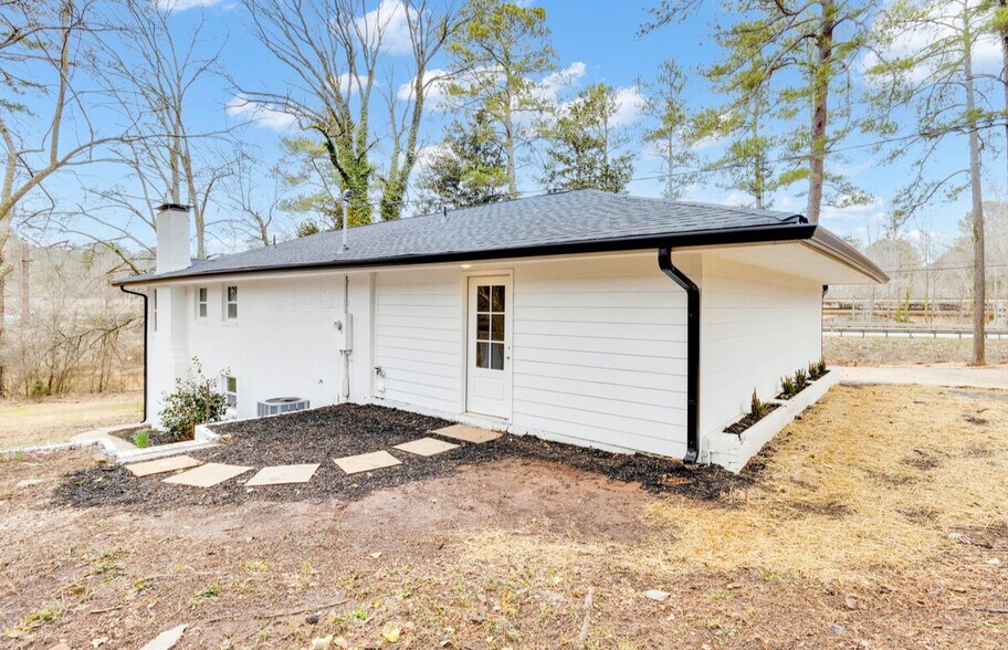 More Photos Of 2307 Veterans Memorial Hwy SW, Austell Flex For Sale