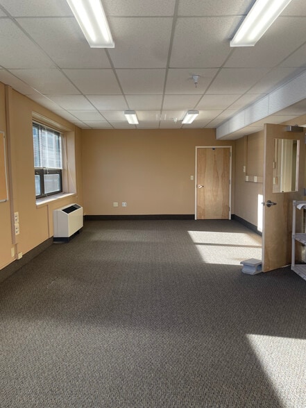More Photos Of 200 Hillside Cir, West Springfield Medical For Lease