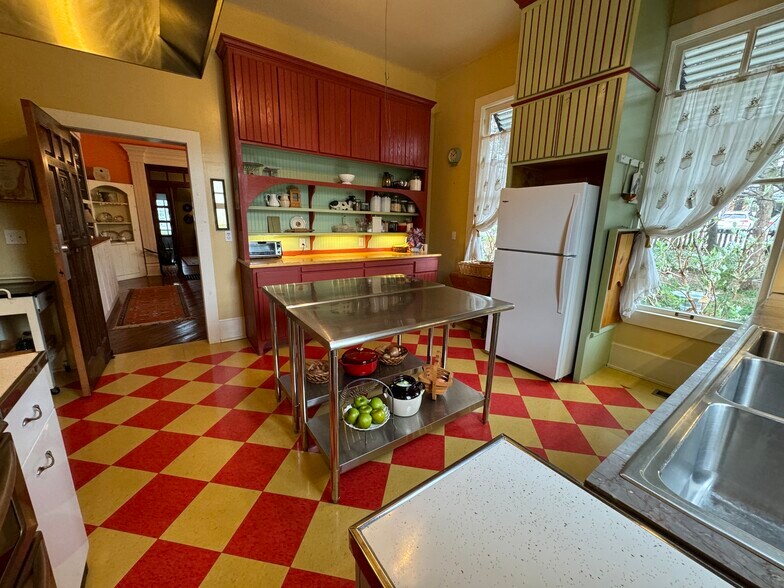 More Photos Of 224 W Chickasaw St, Tahlequah Hospitality For Sale