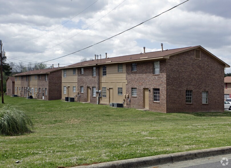 More Photos Of 500 Sloan Ave W, Talladega Apartments For Sale