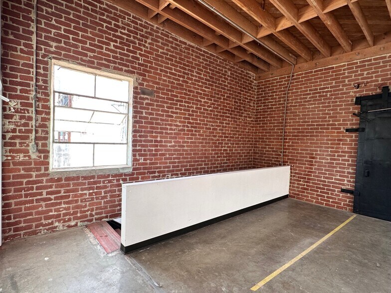 More Photos Of 1327 S Olive St, Los Angeles Specialty For Lease