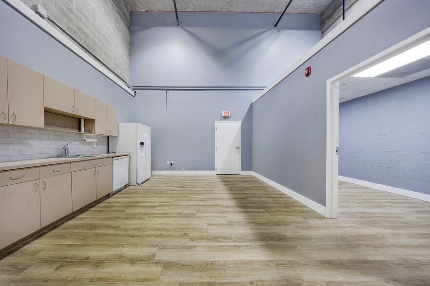 More Photos Of 11379-11399 NW 122nd St, Medley Warehouse For Sale