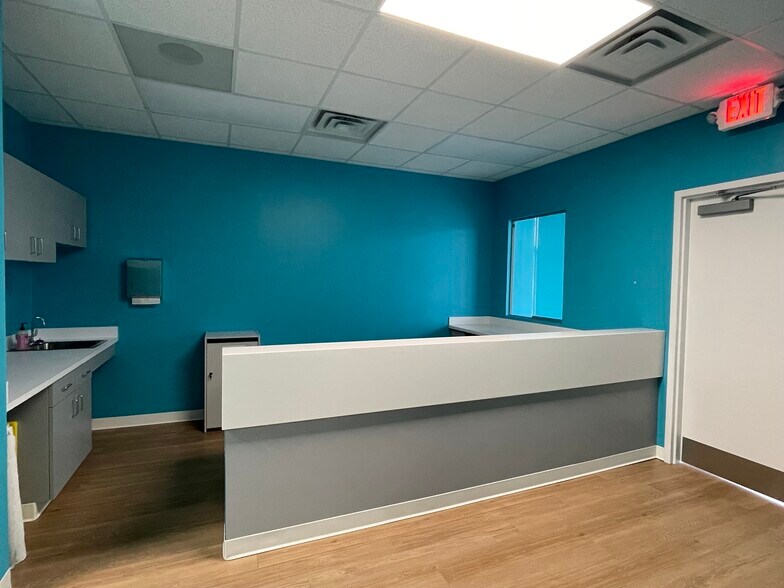 More Photos Of 4807 Country Club Rd, Winston-Salem Storefront Retail Office For Lease