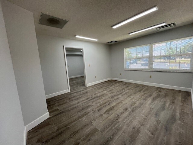 More Photos Of 13910 Fivay Rd, Hudson Medical For Lease