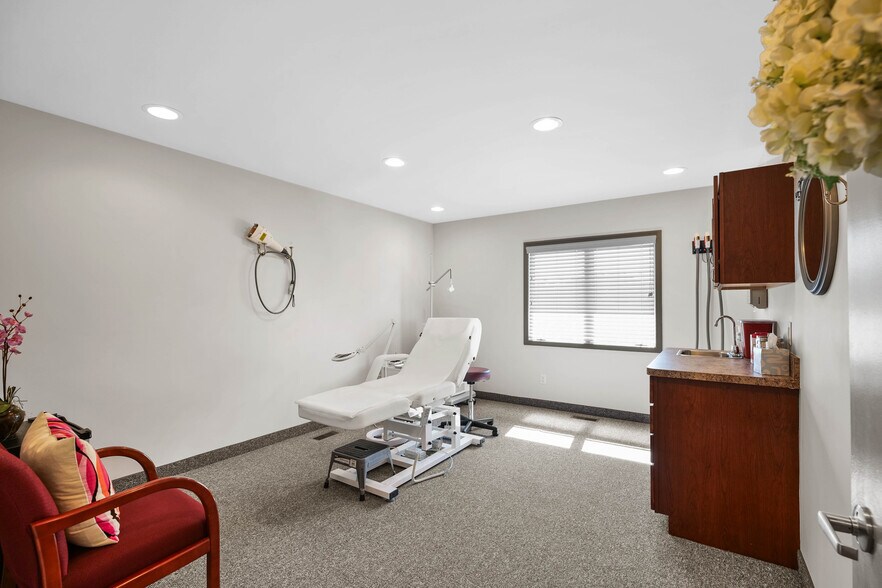 More Photos Of 24825 Eureka Rd, Taylor Office For Sale