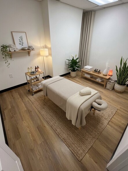 More Photos Of 1530 Commercial Ct, Jonesboro Office For Lease