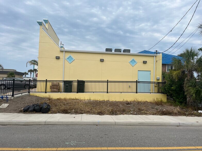 More Photos Of 128 S Atlantic Ave, Daytona Beach Freestanding For Sale