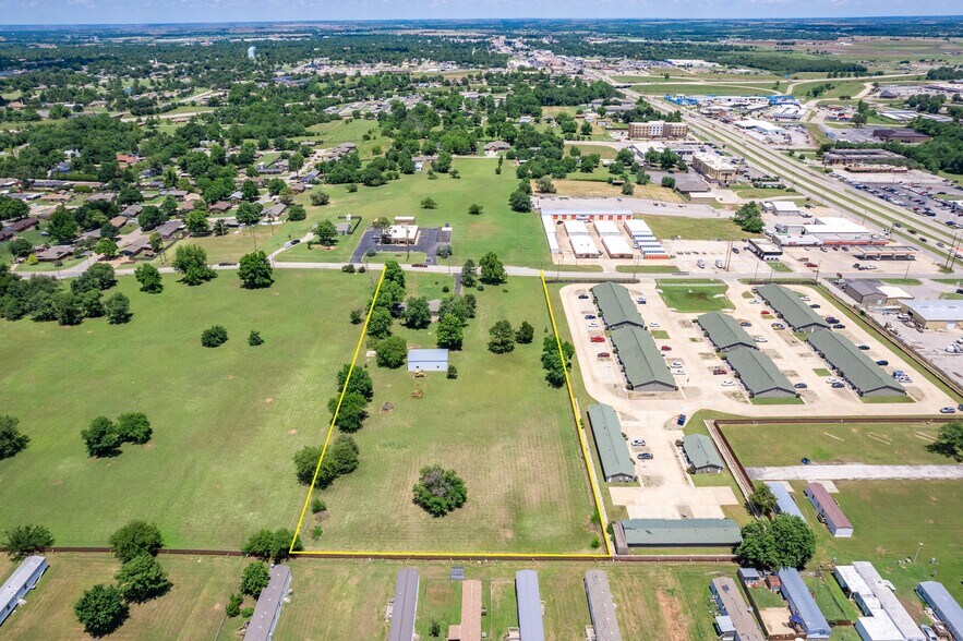 More Photos Of 523 W Country Club Rd, Chickasha Office Residential For Sale
