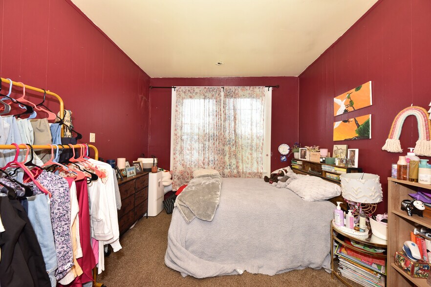 More Photos Of 2670-2672 N Holton St, Milwaukee General Retail For Sale