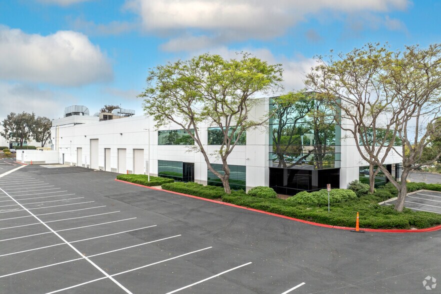 More Photos Of 10455 Pacific Center Ct, San Diego Research And Development For Lease