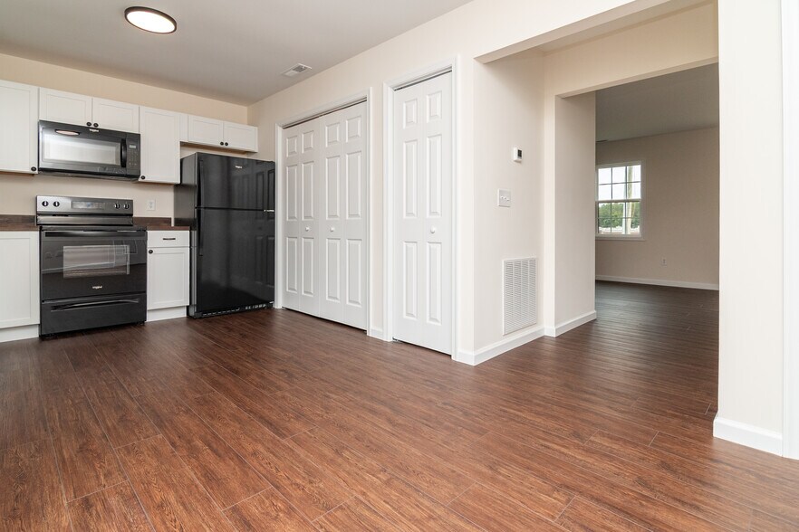 More Photos Of 105 E Adams St, Georgetown Apartments For Sale