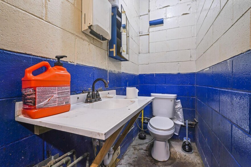 More Photos Of 690-696 River St, Troy Freestanding For Sale