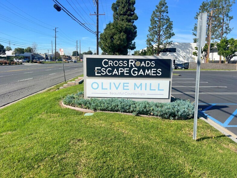 More Photos Of 4245-4247 E La Palma Ave, Anaheim Warehouse For Lease