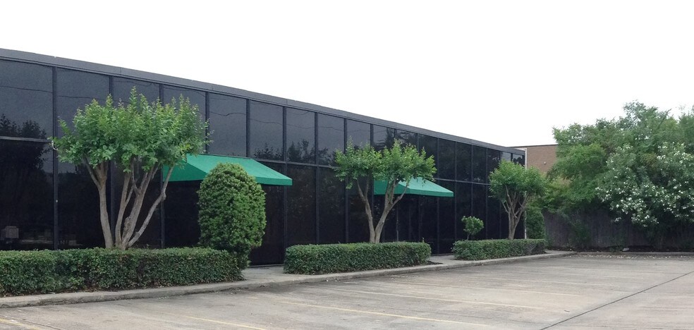 More Photos Of 1924 Rankin Rd, Houston Light Distribution For Lease