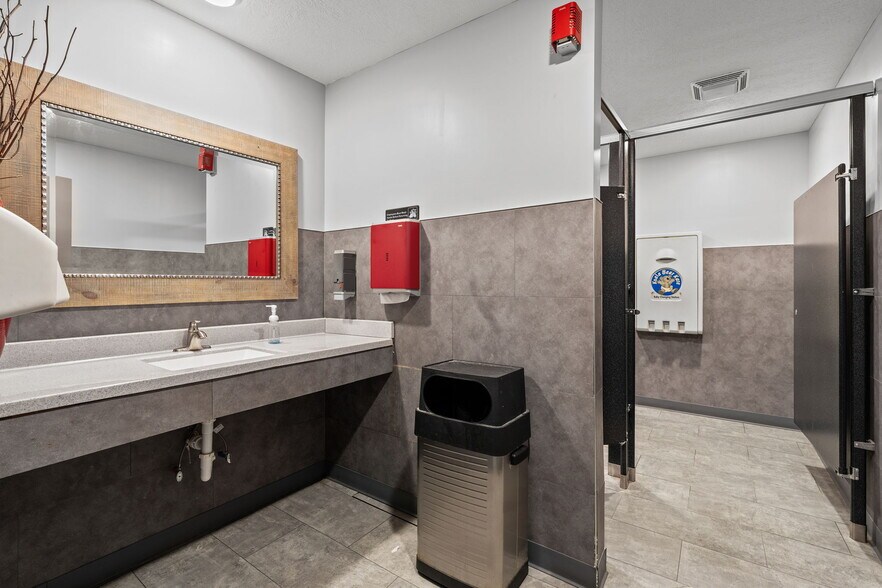 More Photos Of 1616 N Section St, Sullivan Sports And Entertainment For Sale