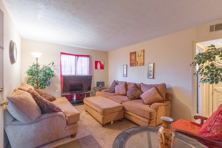 More Photos Of 417 Barton Dr, Forest Park Apartments For Sale