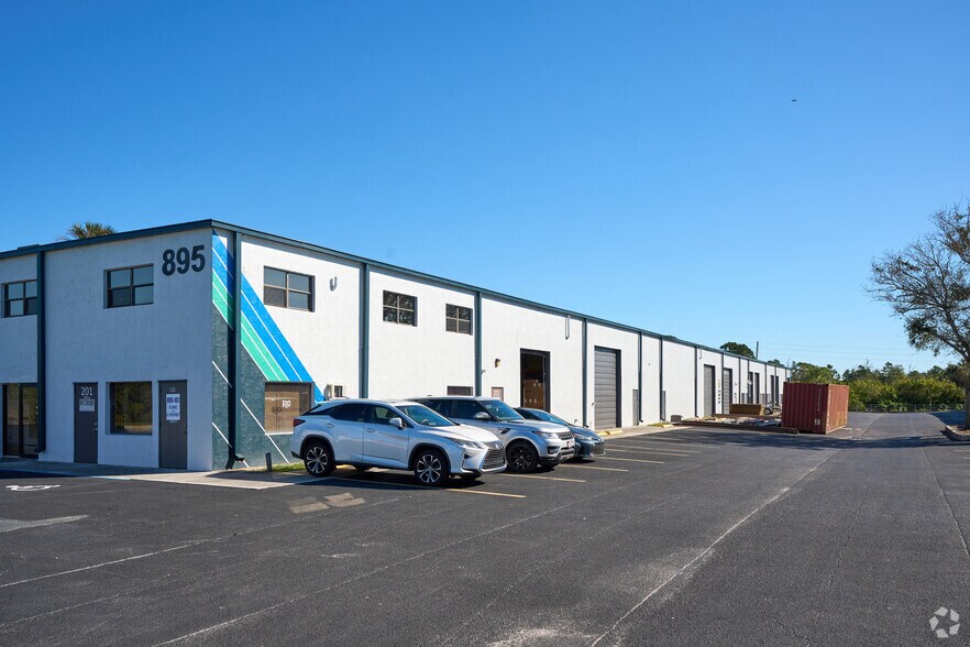 More Photos Of 895 NE Dixie Hwy, Jensen Beach Unknown For Lease