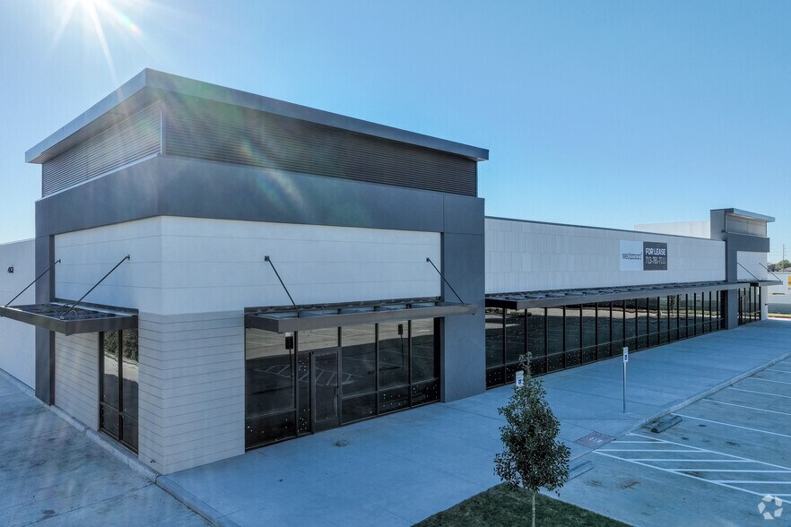 More Photos Of 5828 Fry Rd, Katy Storefront For Lease
