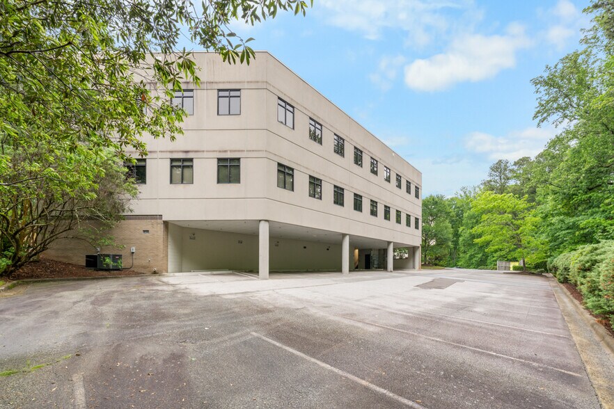 More Photos Of 312-326 Cloister Ct, Chapel Hill Office For Lease