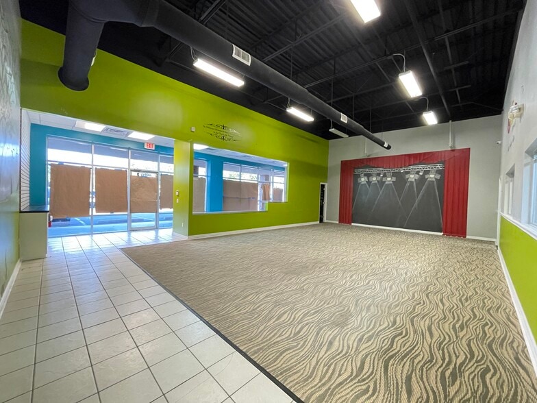 More Photos Of 3345 SW 34th St, Gainesville Freestanding For Lease