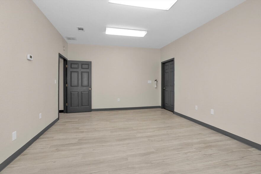 More Photos Of 11111 Neeshaw Dr, Houston Industrial For Lease