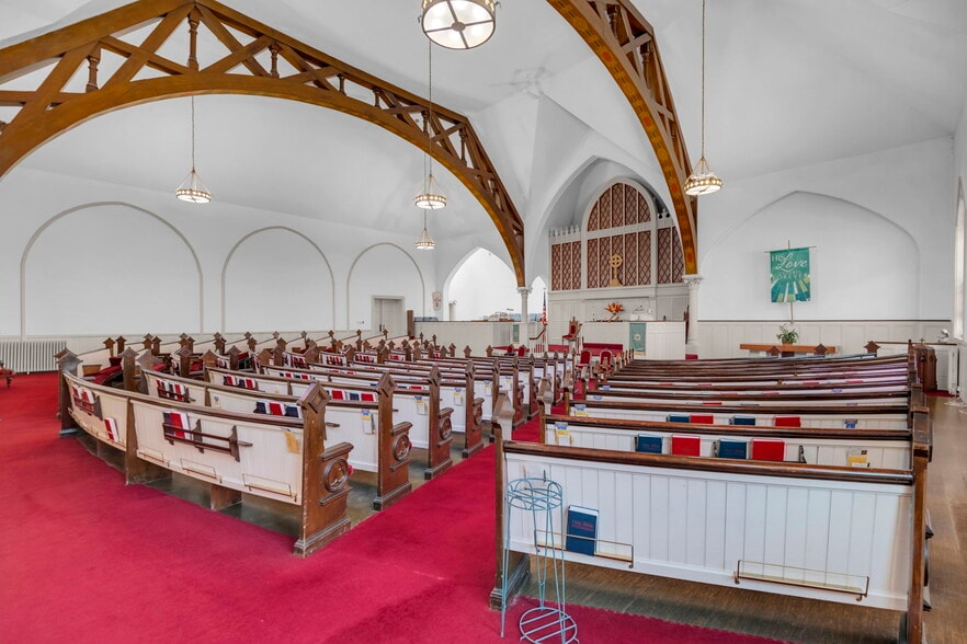 More Photos Of 61 Main St, Unionville Office For Sale