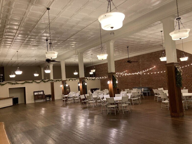 More Photos Of 206 Gay St, Erwin Storefront Retail Residential For Sale