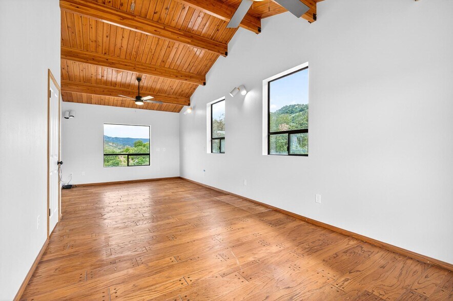 More Photos Of 14621 Woods Valley rd, Valley Center Flex For Sale