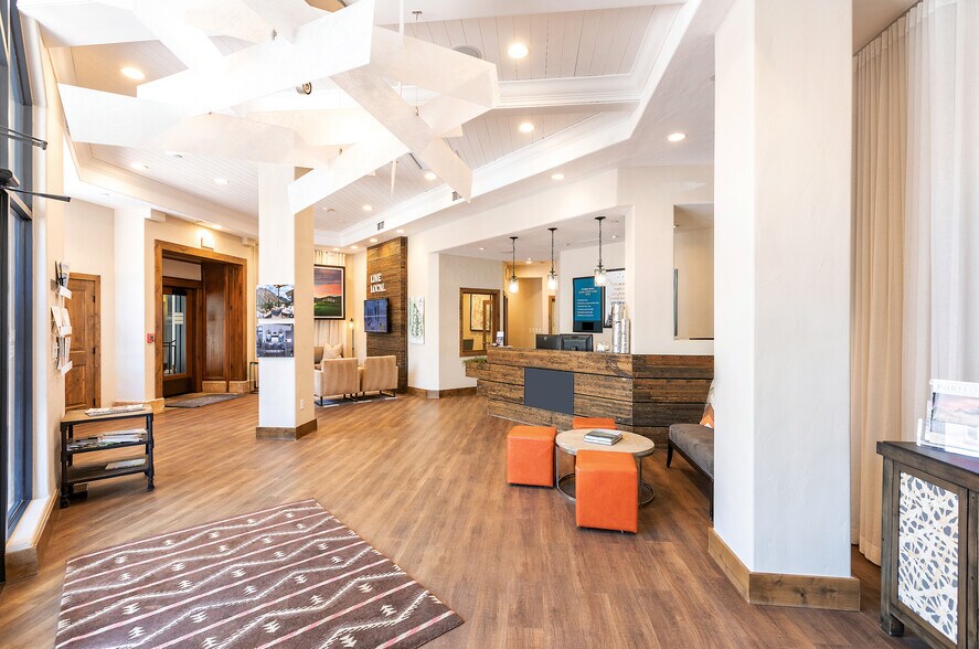 More Photos Of 136 E Thomas Pl, Beaver Creek Hotel For Lease