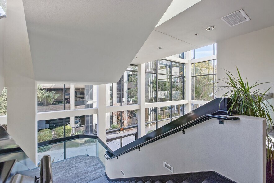 More Photos Of 100 Willow Plz, Visalia Medical For Sale