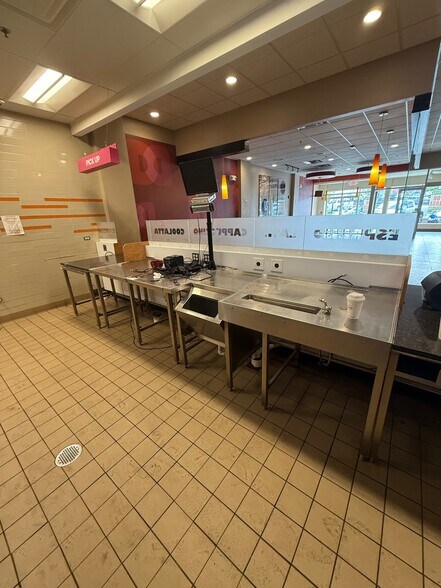 More Photos Of 530 Crescent Blvd, Glen Ellyn Freestanding For Lease