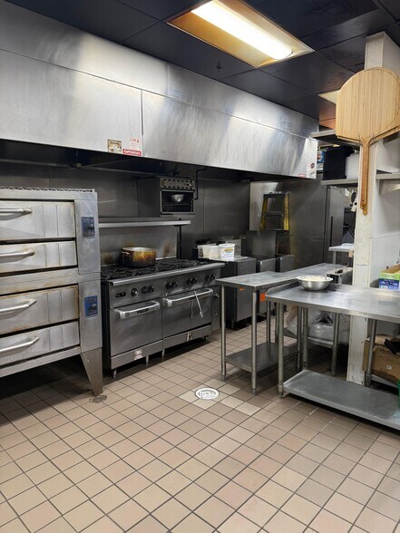 More Photos Of 61 S Fair Oaks Ave, Pasadena Restaurant For Lease