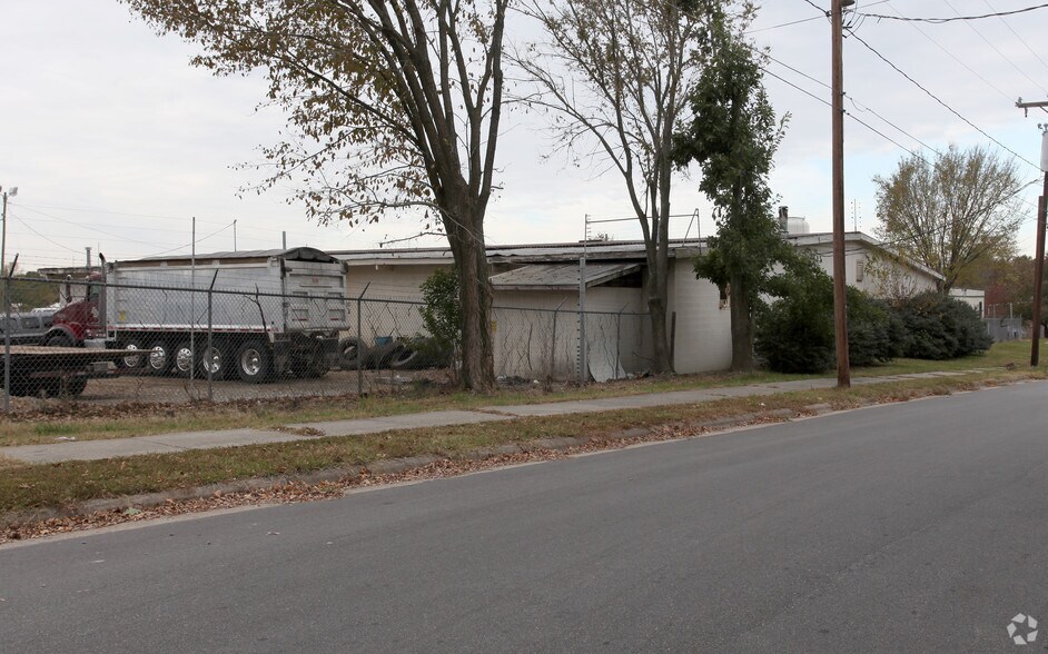 More Photos Of 311 S Plum St, Durham Warehouse For Lease