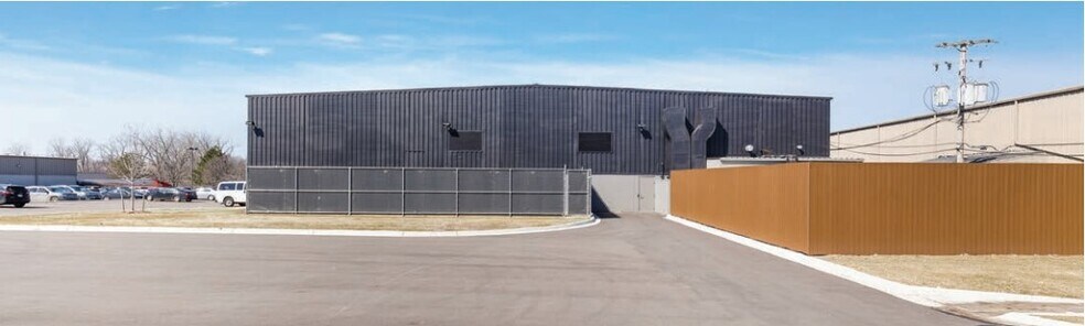 More Photos Of 2700 Auburn Ct, Auburn Hills Warehouse For Lease
