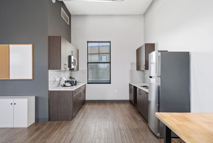 More Photos Of 1918 Jessup Dr, Fort Collins Flex For Lease