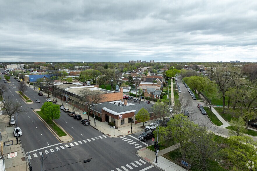 More Photos Of 5875 N Lincoln Ave, Chicago Office For Sale
