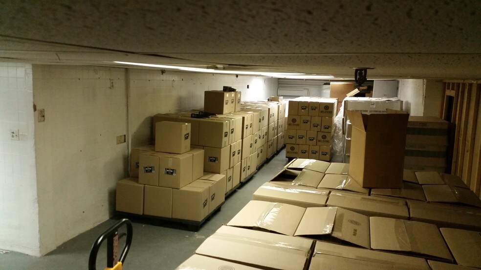 More Photos Of 2929-2933 Vauxhall Rd, Vauxhall Storefront For Lease