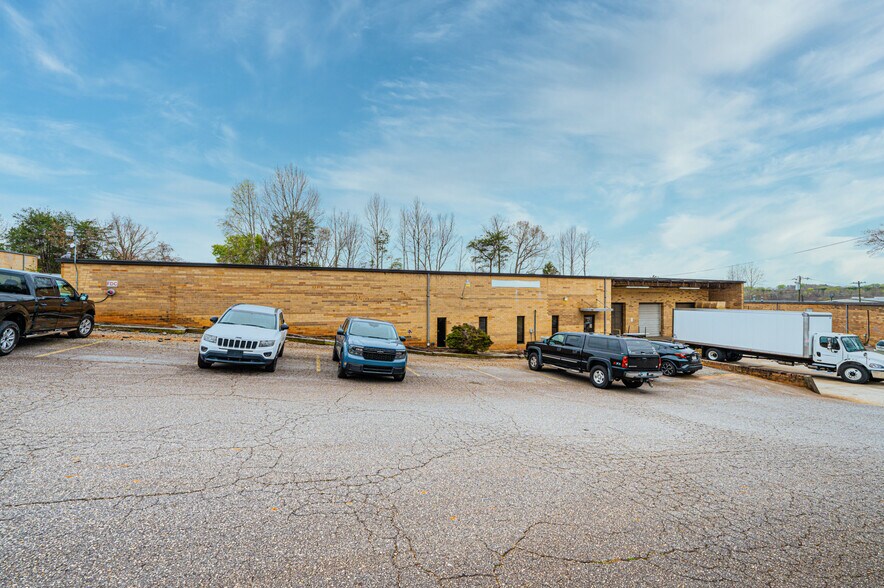 More Photos Of 3340 20th Ave SE, Newton Unknown For Lease