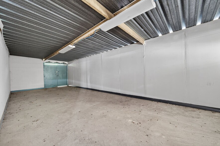 More Photos Of 905 Ruiz St, San Antonio Storefront For Lease