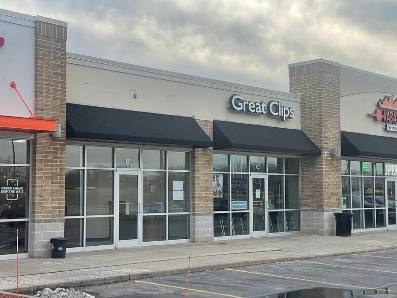 More Photos Of 2345 W Ryan Rd, Oak Creek Freestanding For Lease