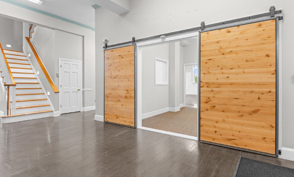 More Photos Of 580 Washington St, Easton Office For Lease