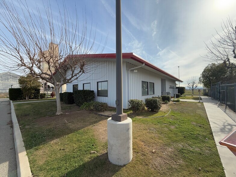 More Photos Of 34598 7th Standard Rd, Bakersfield Warehouse For Sale