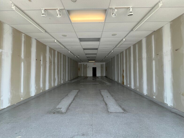 More Photos Of 2800 Gillespie St, Fayetteville General Retail For Sale