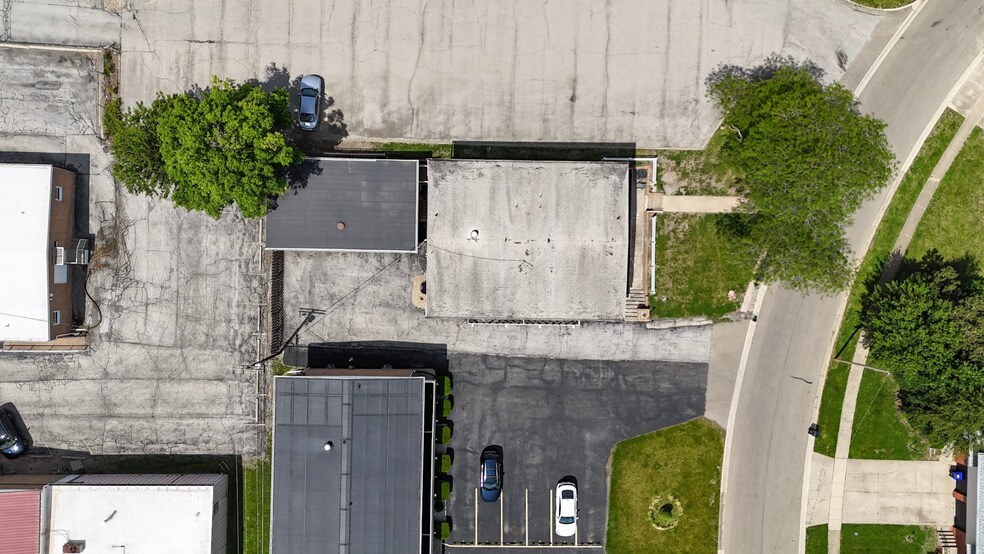 More Photos Of 221 Robinhood Ln, Bloomington Multifamily For Sale