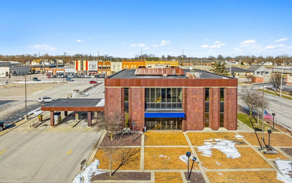 More Photos Of 1400 Charleston Ave, Mattoon Bank For Sale