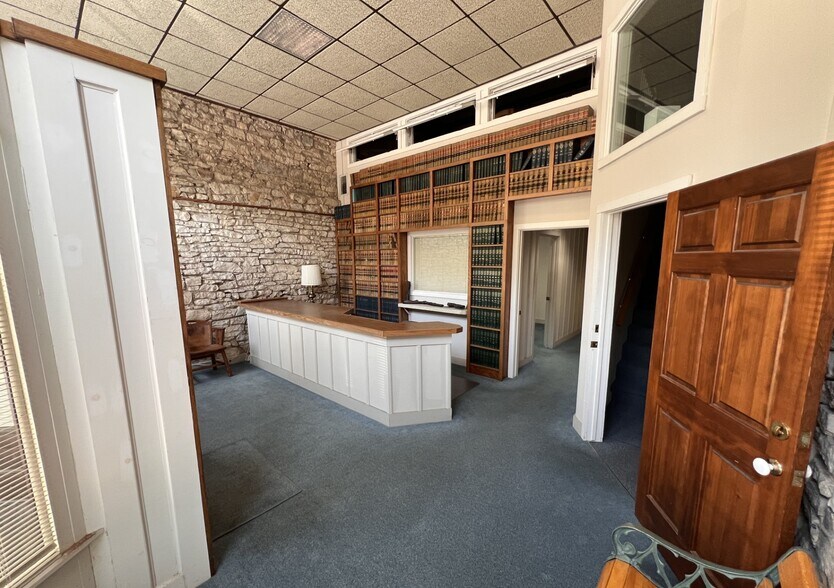 More Photos Of 110 E San Antonio St, San Marcos Office For Sale
