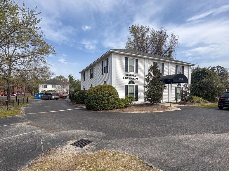 More Photos Of 890 Johnnie Dodds Blvd, Mount Pleasant Office For Lease