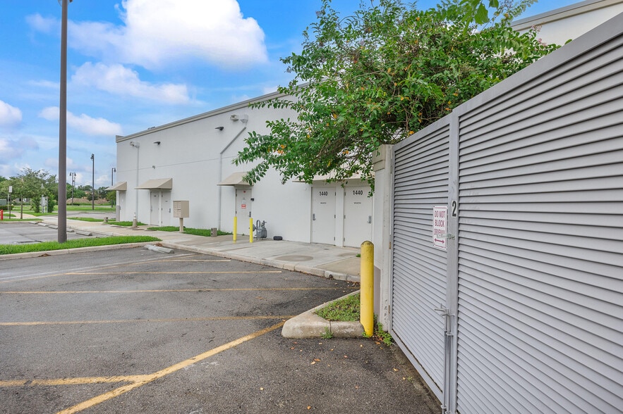 More Photos Of 1400-1420 NE 8th St, Homestead Storefront For Lease